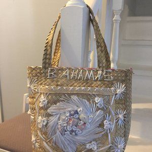 Vintage Straw/Raffia Bag/Woven Basket/Beach Tote Bag